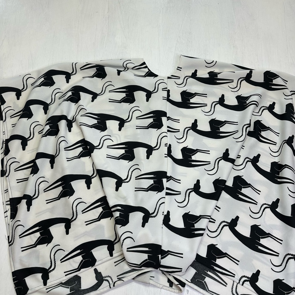 Black White Antelope Print Cape Top One Size Button Front Art Graphic Ponchos - Picture 7 of 8
